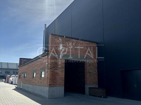 коммерческая по адресу В'ячеслава Чорновола, 1