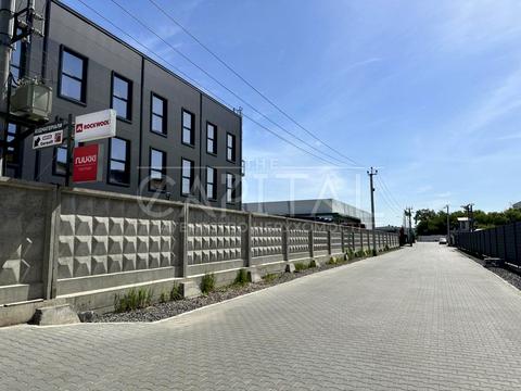 коммерческая по адресу В'ячеслава Чорновола, 1