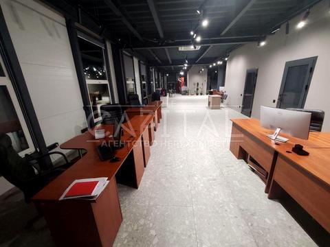 коммерческая по адресу В'ячеслава Чорновола, 1