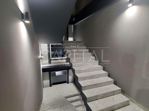 коммерческая по адресу В'ячеслава Чорновола, 1