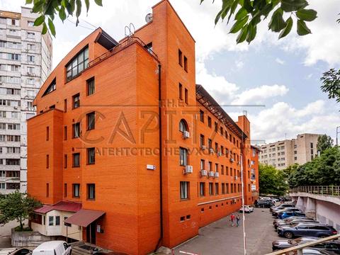 комерційна за адресою Дегтярна вул., 8