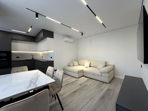 квартира за адресою Салютна вул., 2к18