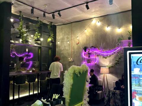 комерційна за адресою Салютна вул., (Будинок 02301-02303)