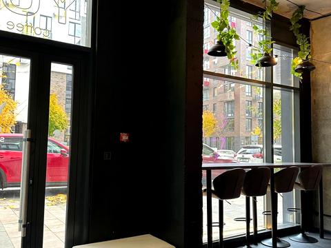 комерційна за адресою Салютна вул., (Будинок 02301-02303)