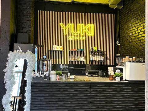 комерційна за адресою Салютна вул., (Будинок 02301-02303)