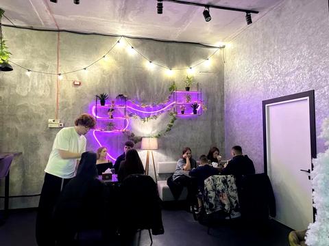 комерційна за адресою Салютна вул., (Будинок 02301-02303)