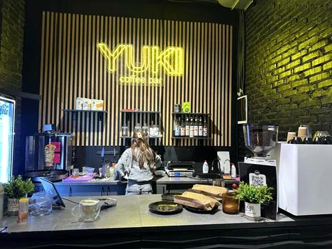 комерційна за адресою Салютна вул., (Будинок 02301-02303)
