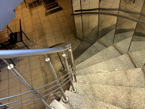 комерційна за адресою Практична вул., 8