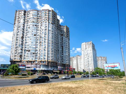 комерційна за адресою Анни Ахматової вул., 30