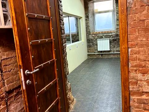 комерційна за адресою Володимирська вул., 6