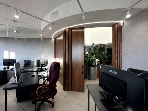 комерційна за адресою Академіка Андрія Сахарова вул., 80а