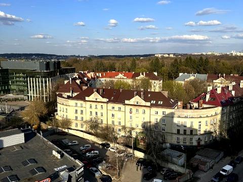 комерційна за адресою Академіка Андрія Сахарова вул., 80а