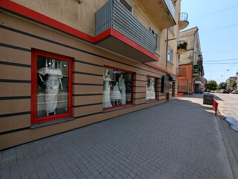 комерційна за адресою Замкова вул., 7