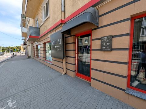 комерційна за адресою Замкова вул., 7