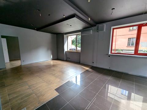 комерційна за адресою Замкова вул., 7