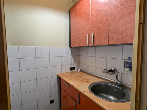 комерційна за адресою Замкова вул., 7