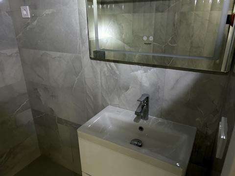 комерційна за адресою Угорська вул., 14к