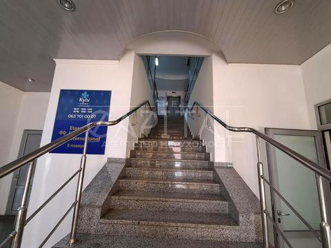 комерційна за адресою Басейна вул., 7А