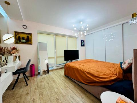 будинок за адресою Володимира Івасюка вул. (Грибоєдова)