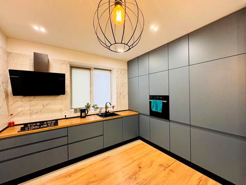 будинок за адресою Володимира Івасюка вул. (Грибоєдова)