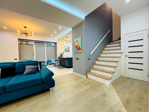 будинок за адресою Володимира Івасюка вул. (Грибоєдова)