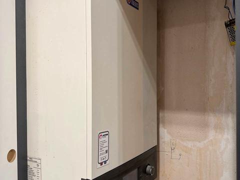 будинок за адресою Володимира Івасюка вул. (Грибоєдова)