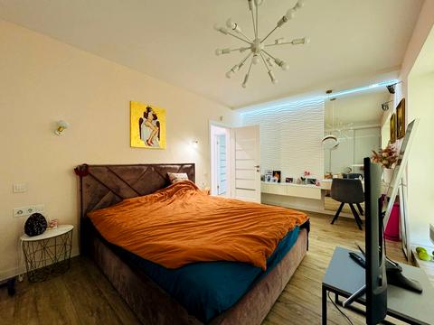 будинок за адресою Володимира Івасюка вул. (Грибоєдова)