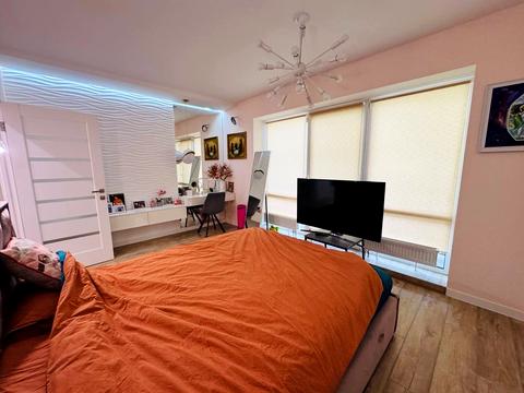 будинок за адресою Володимира Івасюка вул. (Грибоєдова)