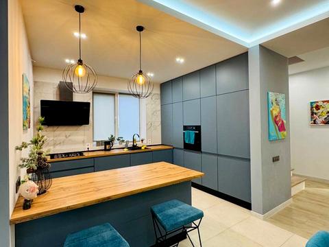 будинок за адресою Володимира Івасюка вул. (Грибоєдова)