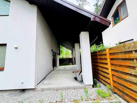 будинок за адресою Володимира Івасюка вул. (Грибоєдова)