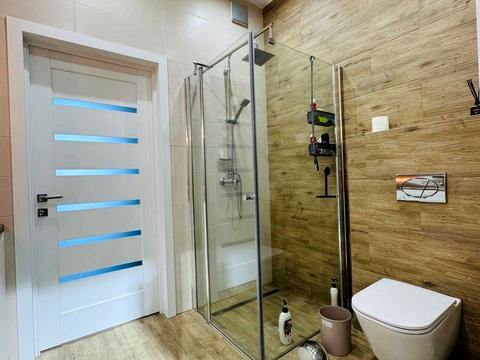 будинок за адресою Володимира Івасюка вул. (Грибоєдова)