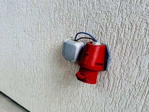 будинок за адресою Володимира Івасюка вул. (Грибоєдова)