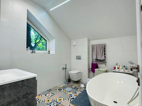 будинок за адресою Володимира Івасюка вул. (Грибоєдова)