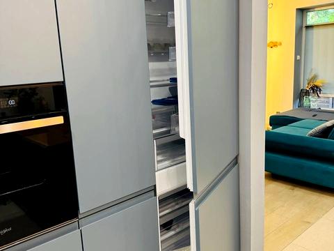 будинок за адресою Володимира Івасюка вул. (Грибоєдова)