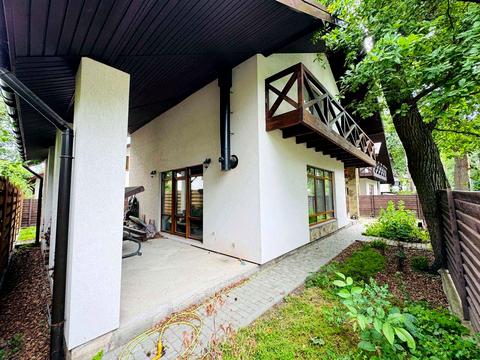 будинок за адресою Володимира Івасюка вул. (Грибоєдова)