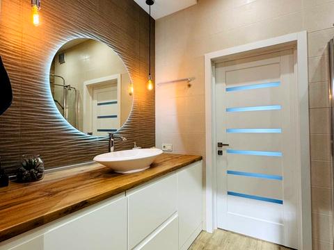 будинок за адресою Володимира Івасюка вул. (Грибоєдова)