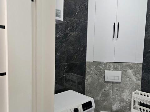 квартира по адресу Строителей ул., 9