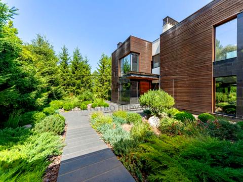 будинок за адресою Набережна вул.