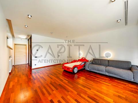 будинок за адресою Набережна вул.