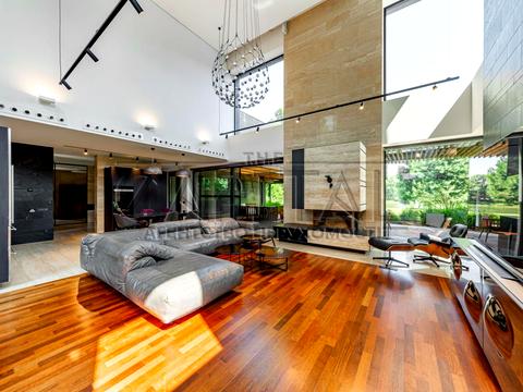 будинок за адресою Набережна вул.