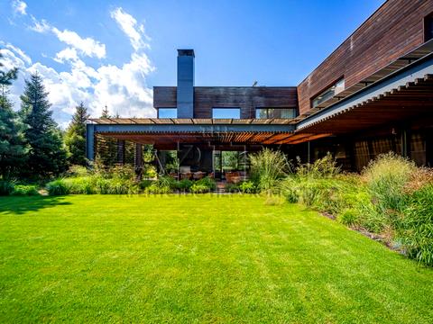 будинок за адресою Набережна вул.