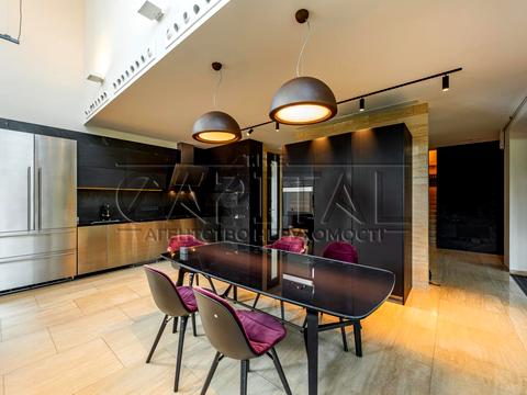 будинок за адресою Набережна вул.