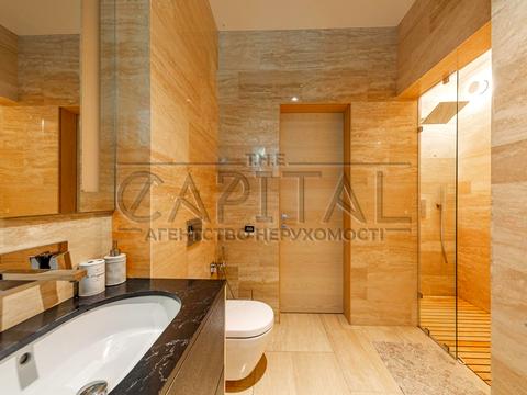 будинок за адресою Набережна вул.