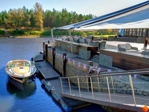 будинок за адресою Набережна вул.