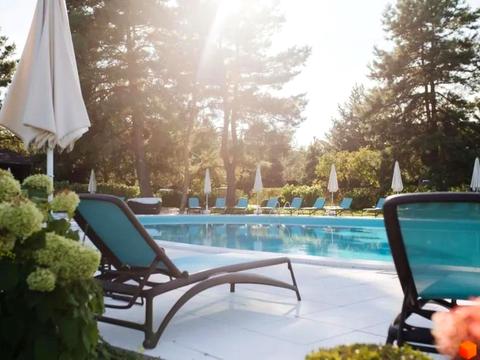 будинок за адресою Набережна вул.