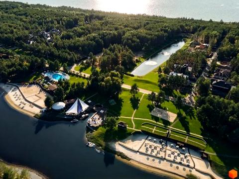 будинок за адресою Набережна вул.