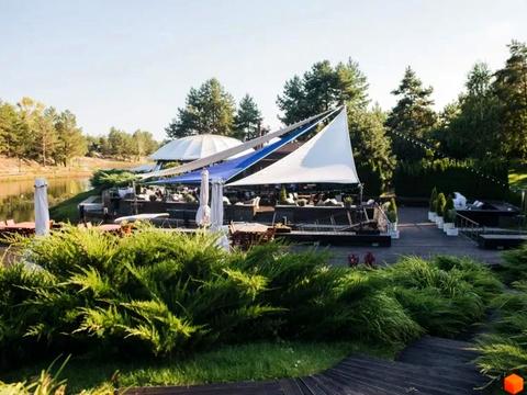 будинок за адресою Набережна вул.