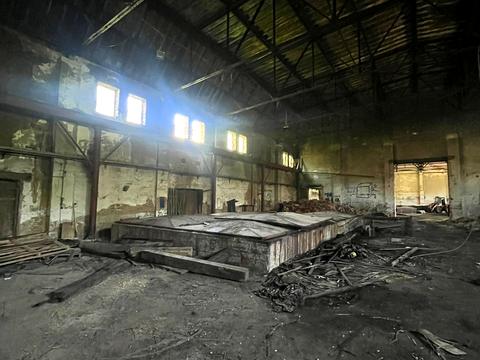 комерційна за адресою і.франка, 7