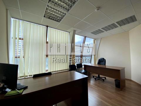 комерційна за адресою Лесі Українки бульв., 30-А