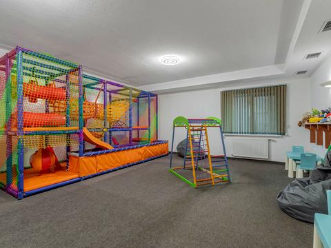 комерційна за адресою с. Микуличин, Грушевського вул., 2А